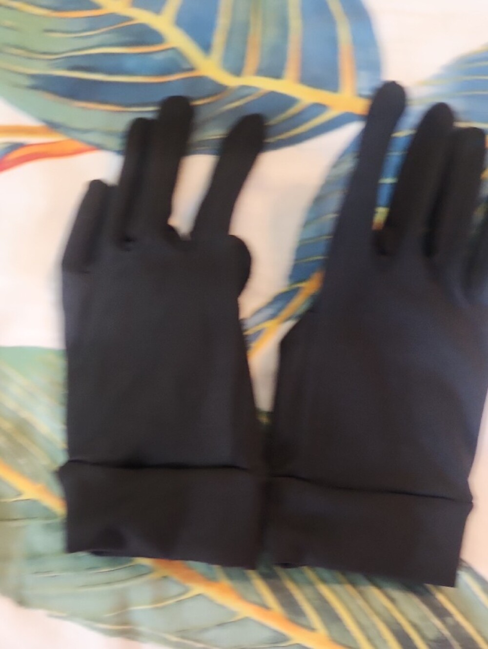 Figure Skating Gloves And Knee Pads Sets - Picture 4 of 8